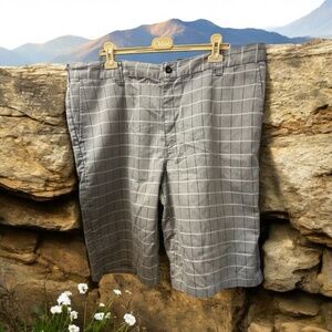 Dickies flex, Mens, Shorts bermuda style, Gray plaid, Sz 32, Zip, Pockets.!
